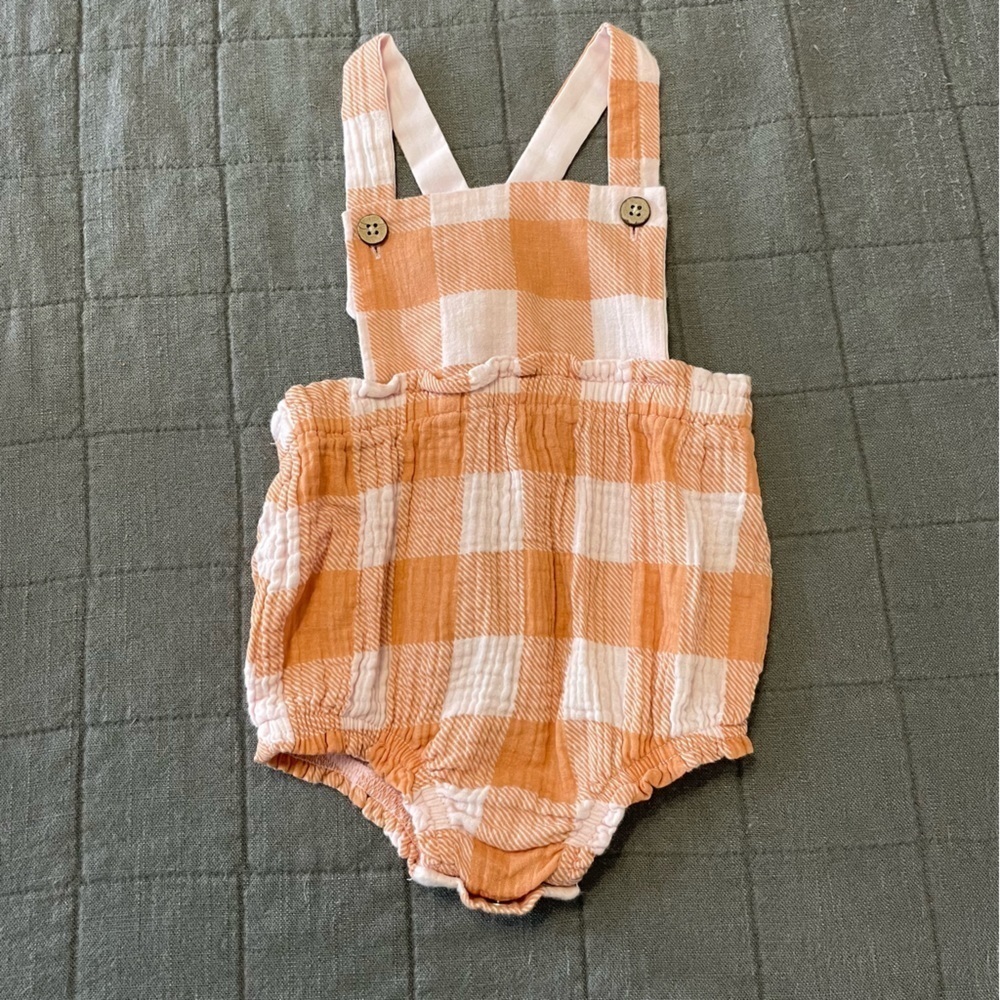 12-18 months onesie EUC​​​​​​​